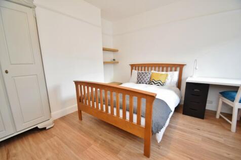 Bedroom Middle 