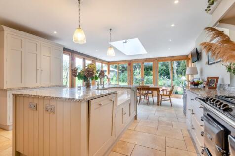 Kitchen/Dining Area