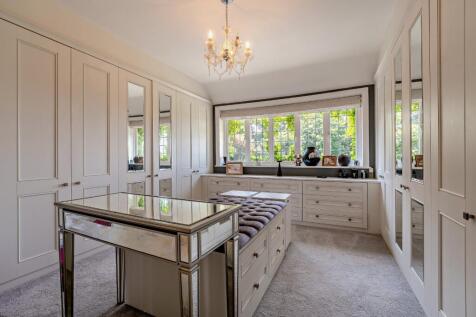 Walk-In Wardrobe