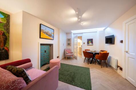 Sitting/Dining Room
