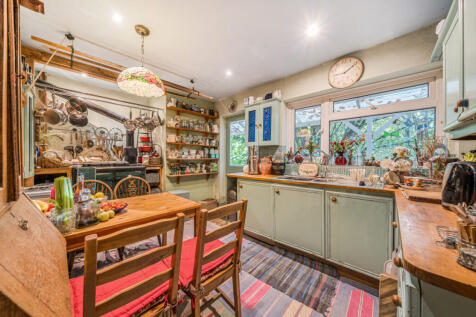 1369684-21-68f8a9...