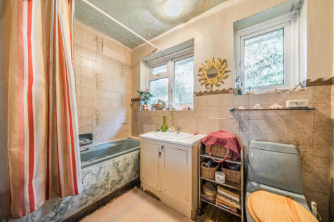 1369684-16-68f8a9...