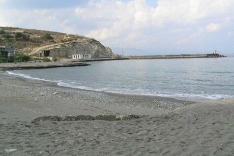 Nearby beach in Pahia Ammos