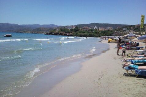 The nearby beach of Almiros