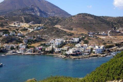 The nearby village of Mochlos