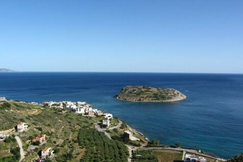 The nearby village of Mochlos