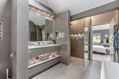 Principal Bathroom