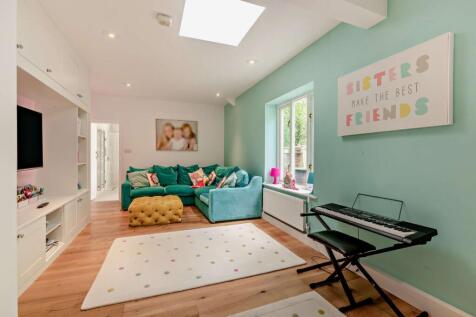 Playroom/Bed 5