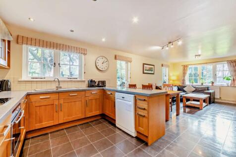 Kitchen/Dining Area