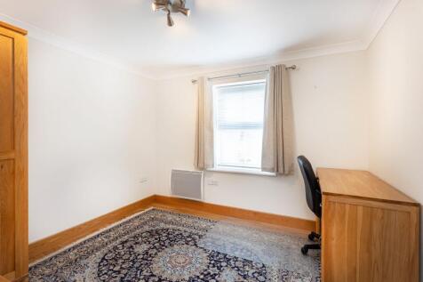 Bedroom / Study