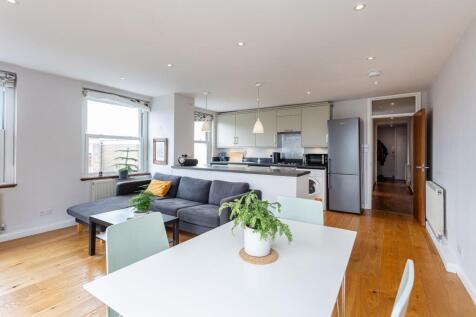 Kitchen / Reception
