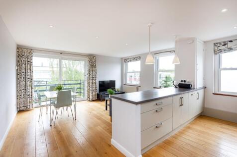Kitchen / Reception