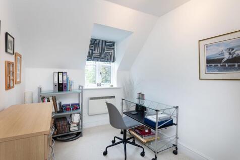 Bedroom / Study