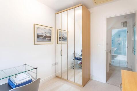 Bedroom / Study