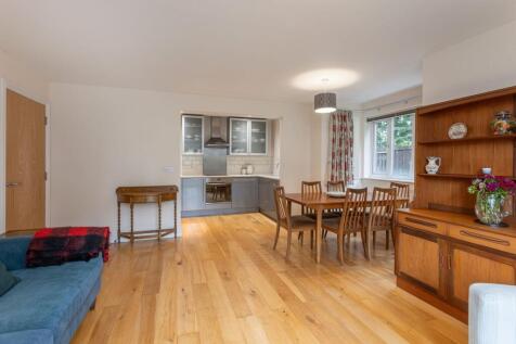 Kitchen / Reception