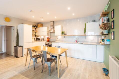Kitchen / Reception