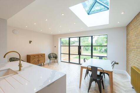 Kitchen / Reception
