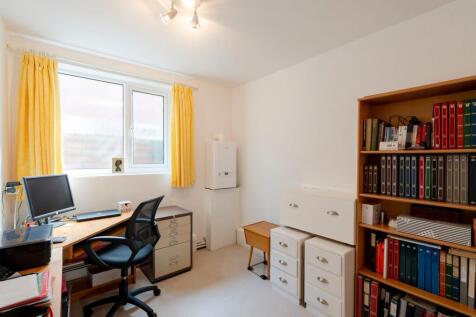 Bedroom / Study