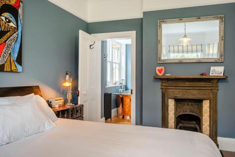 Principal bedroom