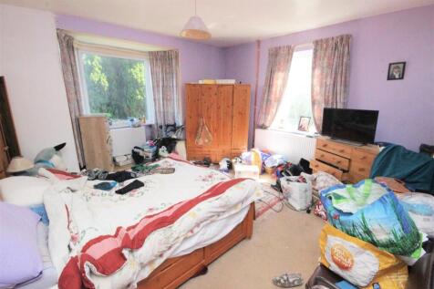 bedroom downstairs.JPG