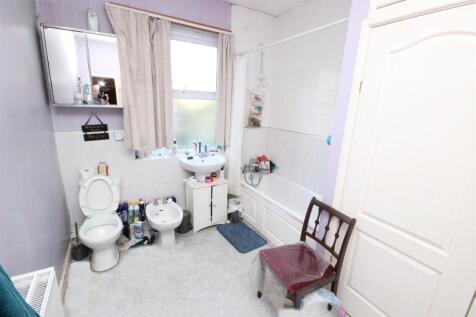 bathroom downstairs.JPG