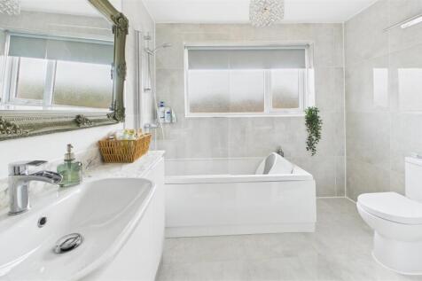 bathroom 1.jpg