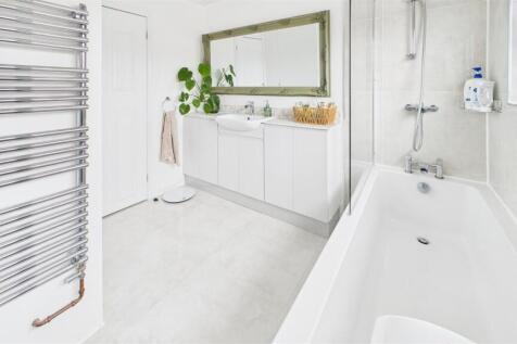 bathroom 2.jpg