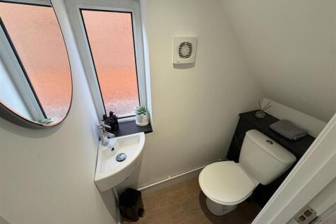 DOWNSTAIRS WC.JPG