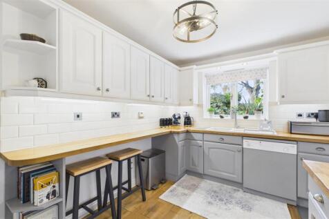 FITTED KITCHEN 2.jpg