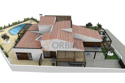 4 bedroom villa with pool and close to the beach for sale in Albufeira