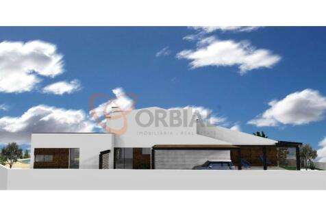 4 bedroom villa near the beach for sale in Albufeira