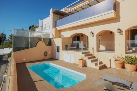 Villa with panoramic sea views and terraces
