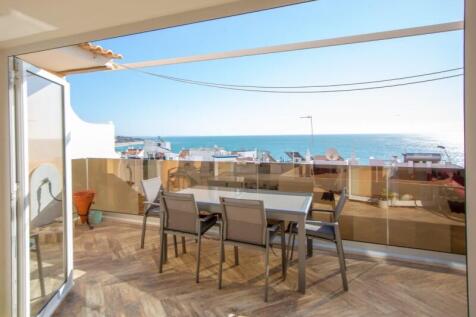Villa with panoramic sea views and terraces