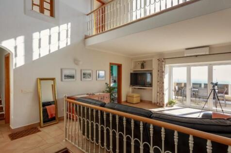 Villa with panoramic sea views and terraces