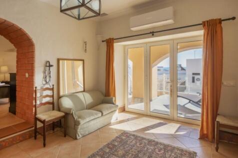 Villa with panoramic sea views and terraces