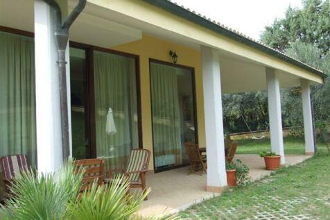 Covered Terrace with Patio Doors