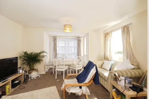 Lounge/Dining Area