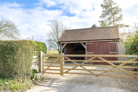 Garage/Carport