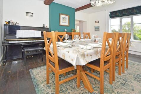 Dining room through to family room