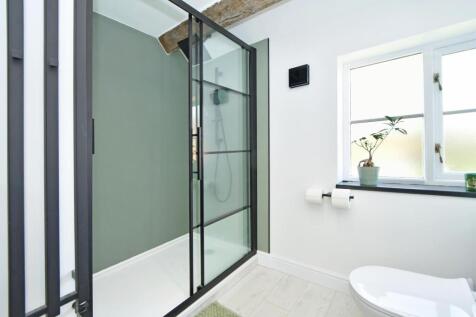 Bedroom one en-suite