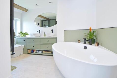 Bedroom one en-suite