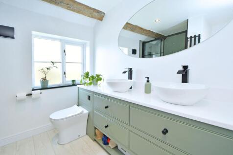 Bedroom one en-suite