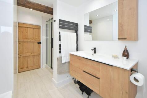 Bedroom two en-suite