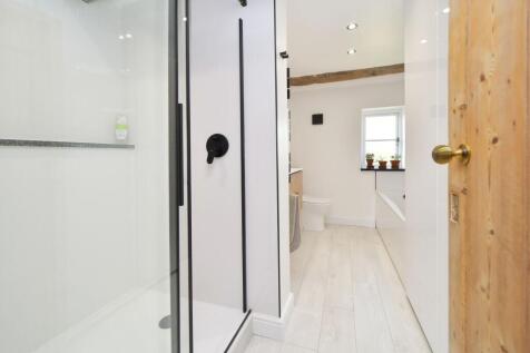 Bedroom two en-suite