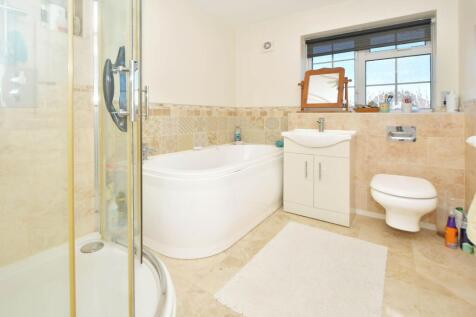 Principal bathroom