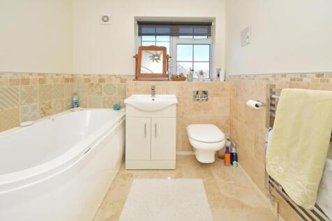 Principal bathroom