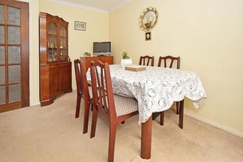 Bedroom two/ dining room