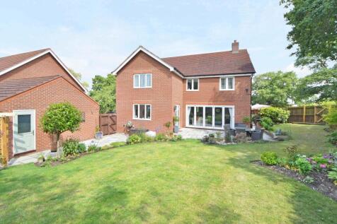 Large garden to the rear and side