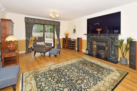 Lounge to garden