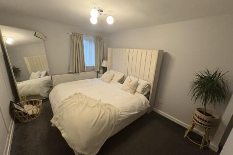 Bedroom 1 - Main ...